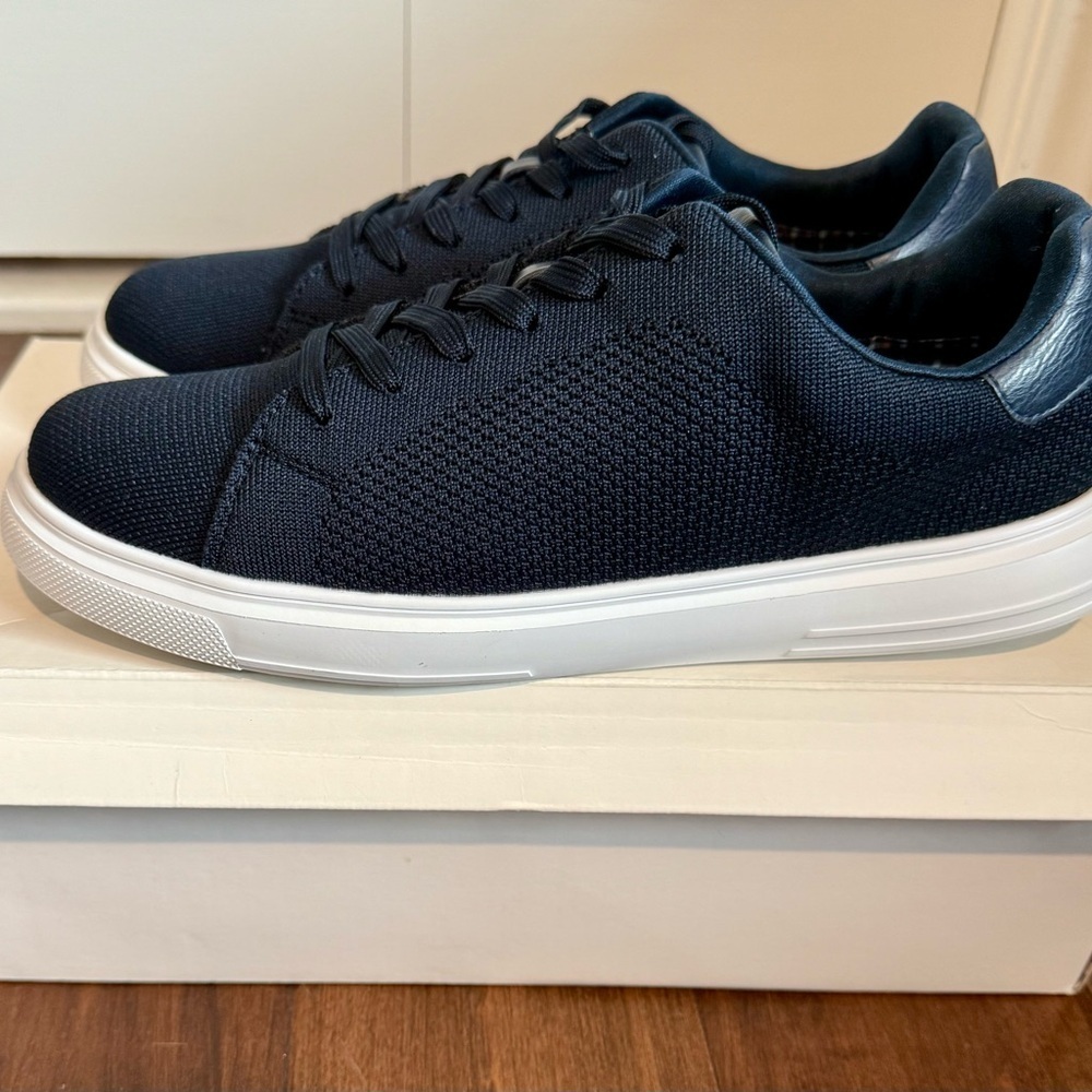 Ben Sherman Hardie Knit Sneakers NWOT 10.5 Navy - Picture 2 of 13